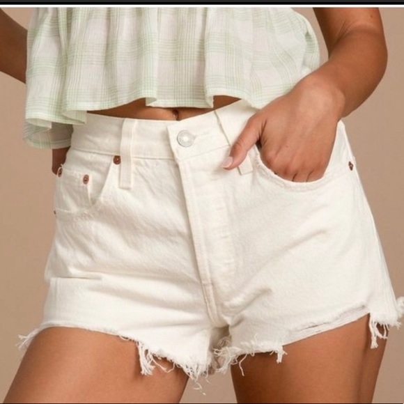 Levi’s White Jean Shorts - Picture 2 of 7
